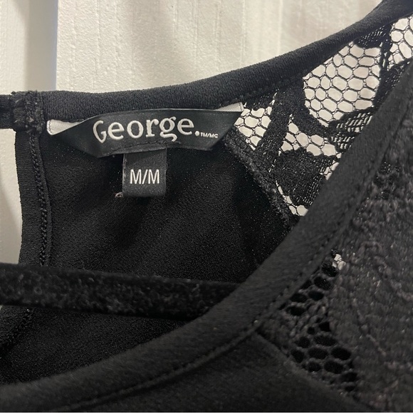 George Women’s Top with Lace Cap Sleeves. Like New - Picture 3 of 5
